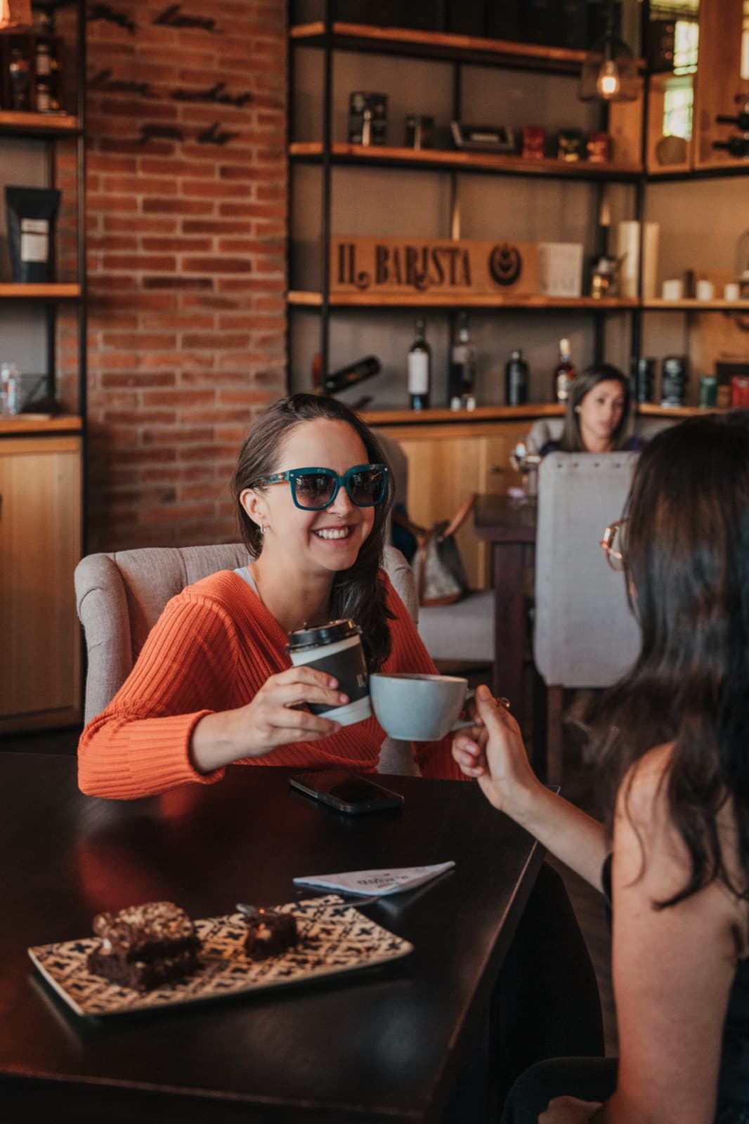 Clientas tomando café en Il Barista
