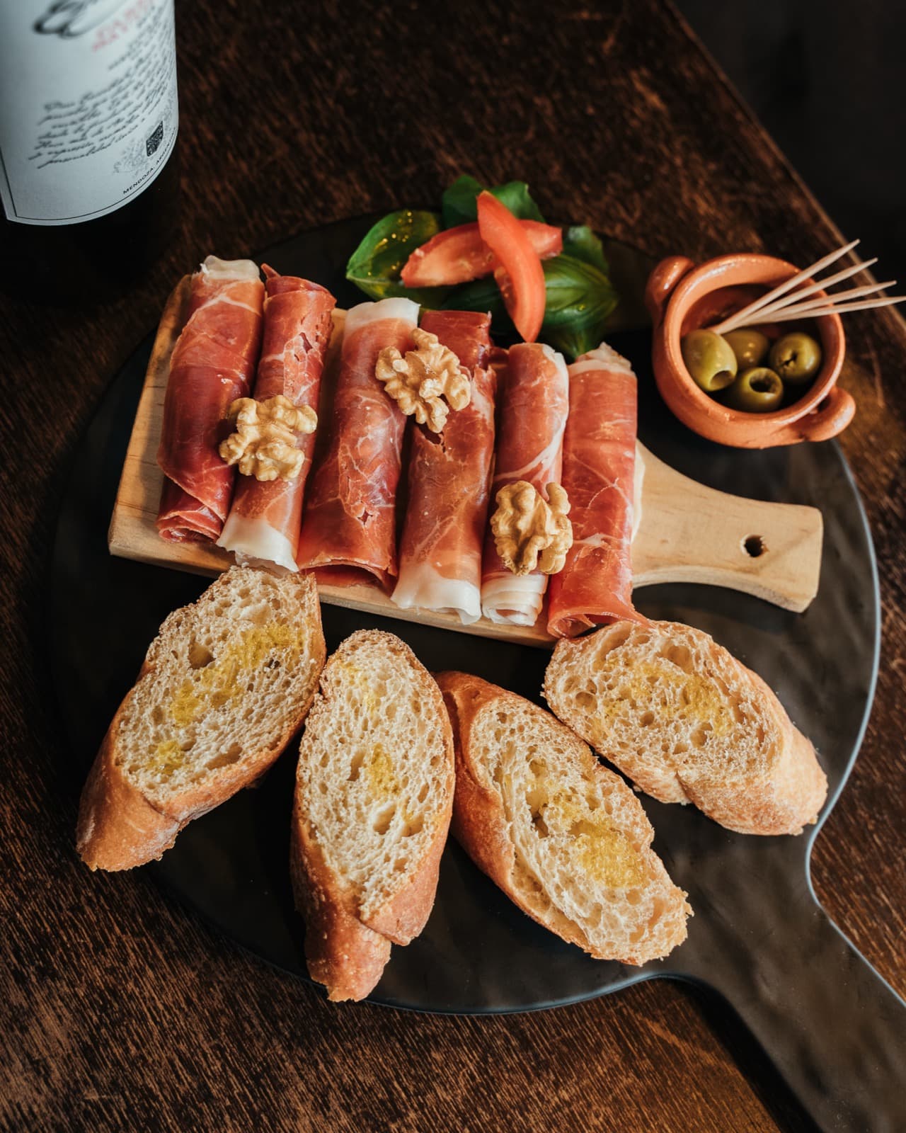 Tabla de jamón y tostadas